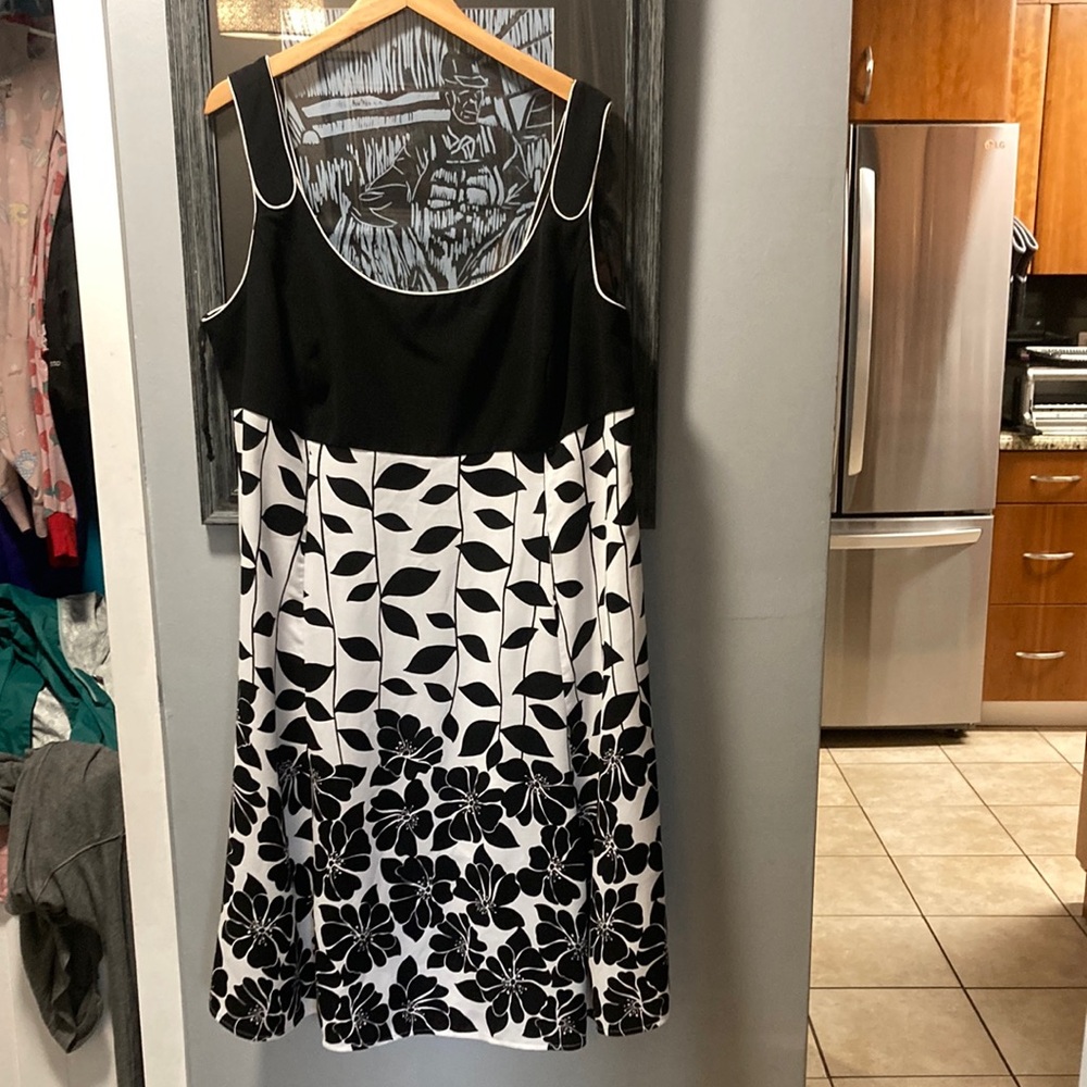 Black and White Sleeveless Midi Sundress